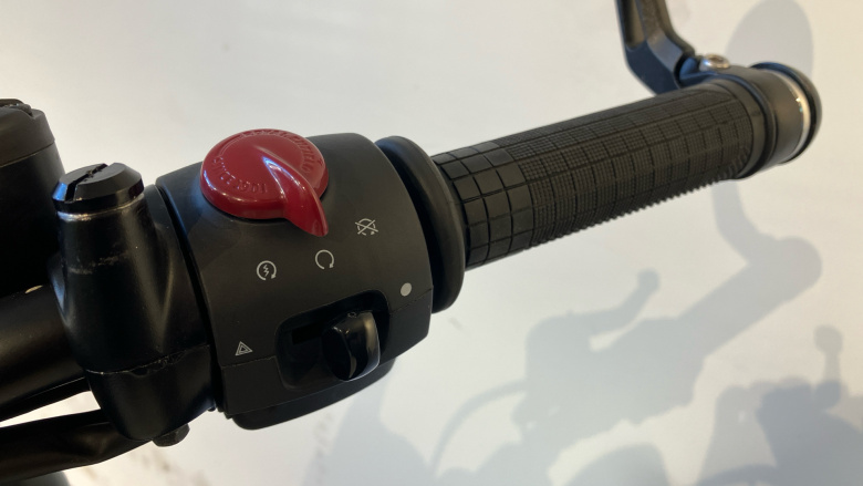 Royal Enfield Hntr 350 Rebel Red (23MY)